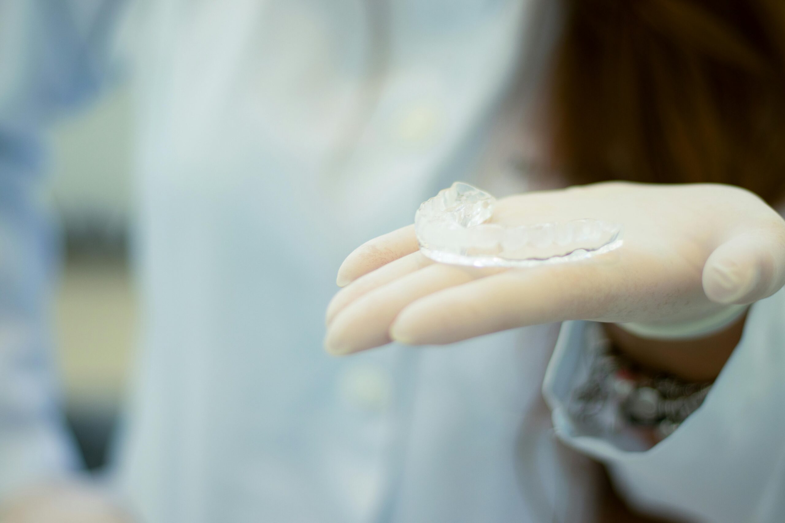 Ortodoncia invisible con alineadores transparentes