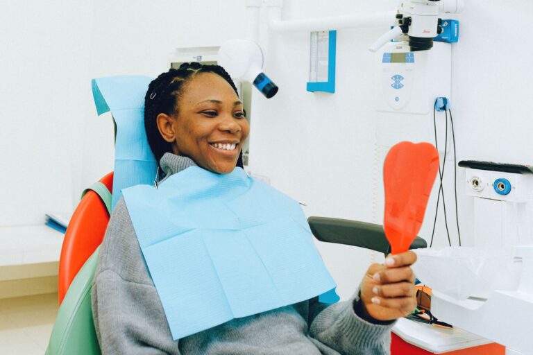 Manchas en los dientes: revisión de la sonrisa en una clínica dental de Santiago de Compostela
